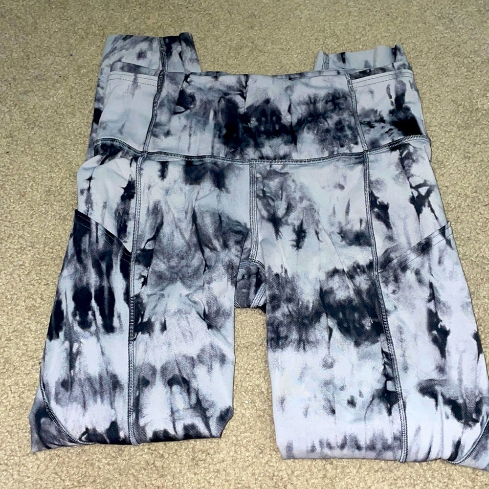 Lululemon leggings size 6!